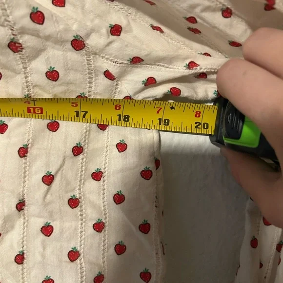 & OTHER STORIES
Print Ruffled Collar Blouse In White W. Tiny Strawberry Print - Picture 9 of 12